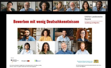 Realistische Szene einer professionellen Online-Präsentation: Eine Präsentation mit dem Titel der Veranstaltung steht im Mittelpunkt der Videokonferenz, mehrere Teilnehmer unterschiedlicher ethnischer Herkunft sind in kleinen Videofenstern oben zu sehen.